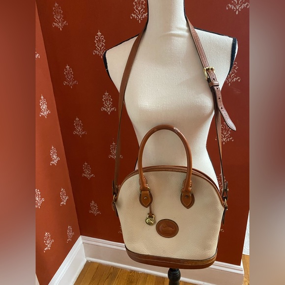 Dooney & Bourke cream leather purse - Picture 3 of 10